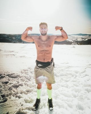 Trvalo to sice 4 roky, ale nakonec to vyšlo! 🥶 Na Kralický Sněžník jsem se vydal “polonahý” celkem třikrát. Poprvé v roce...